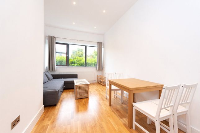 Flat 9, Oak House,, Harvest Crescent, Hampshire photo 4