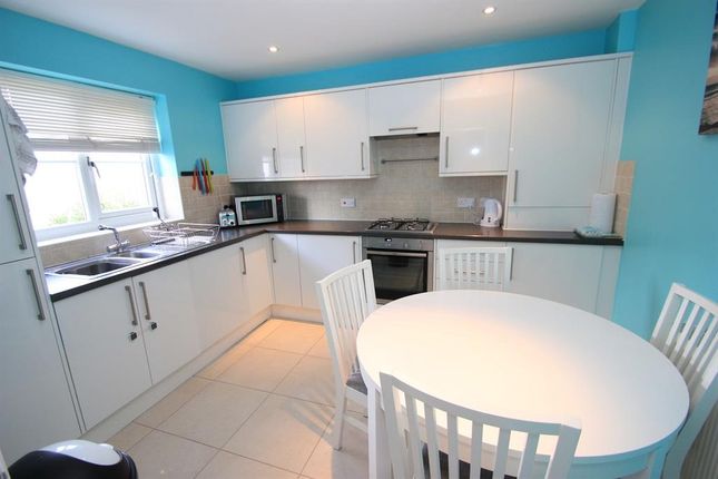 5, Oak Tree Gardens, COLCHESTER photo 3