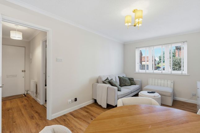 11 Foundry Mews, Gogmore Lane, Chertsey photo 3