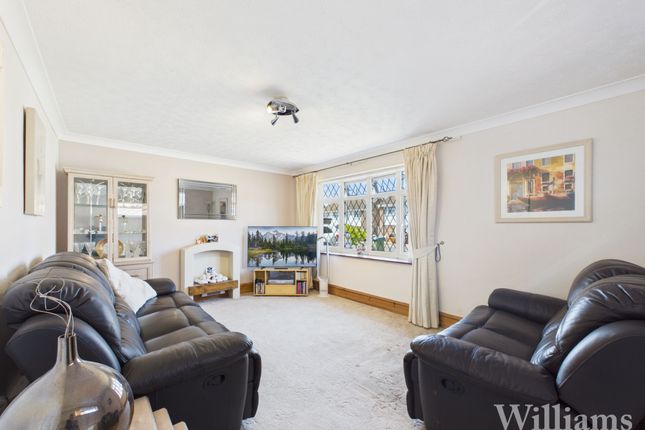 3 Pemberton Close, Aylesbury photo 2