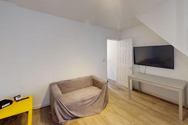 Room 1, 58, Portman Street, Middlesbrough photo 3
