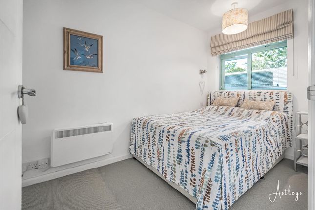 4, Woodridge Court, Swansea photo 4