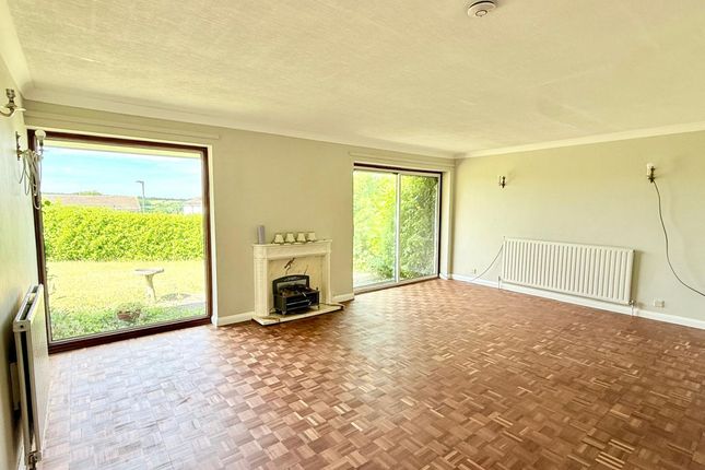 5 Mayell Close, Leatherhead photo 3