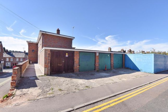 Parking/garage to let in Town Centre, Chesham