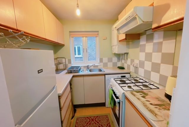 Thumbnail Shared accommodation to rent in Madeley Road, London