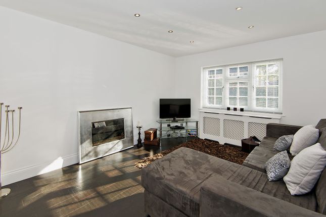 2 Court Drive, Maidenhead photo 2