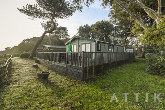 5 Ocean Glade, Sunrise Lodge, Azure Seas Holiday Park, The Street, Lowestoft. photo 4
