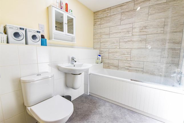 41, Phelps Mill Close, Dursley photo 4