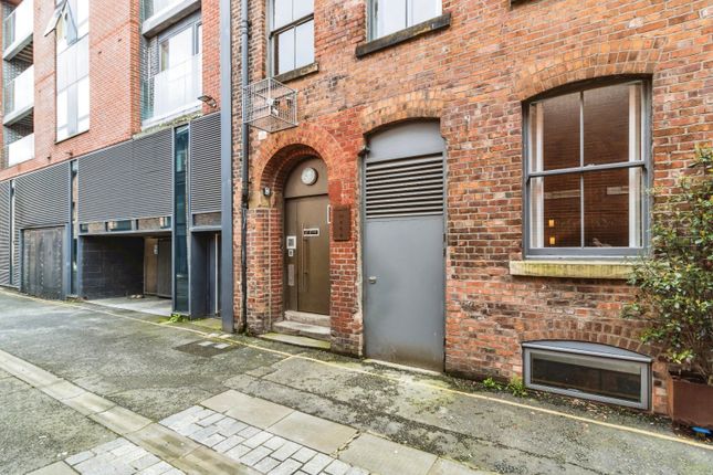 Flat to rent in Loom Street, Manchester, Greater Manchester M4