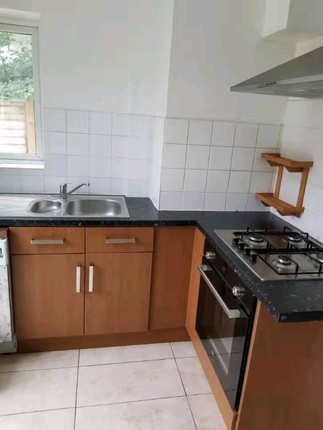 Thumbnail Terraced house to rent in Borough Road, Mitcham