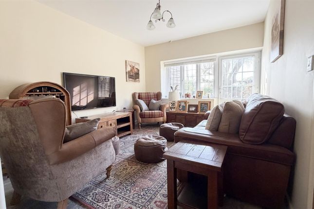 Flat 2, 47, Ivanhoe, Second Avenue, Frinton-on-Sea photo 3