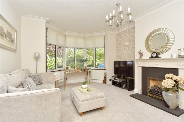 Park Crescent, Chatham photo 2