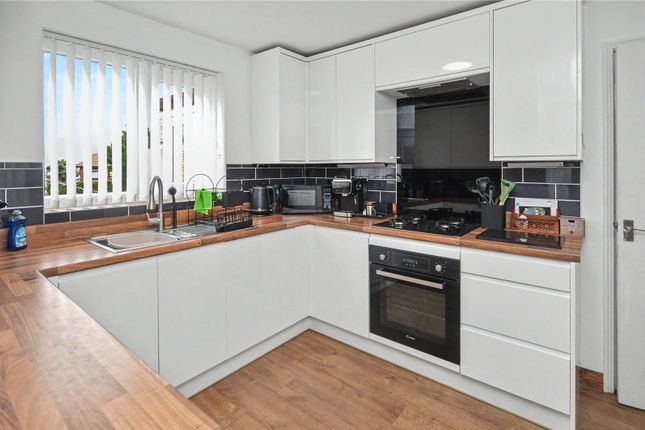 12, Fulmar Court, West Yorkshire photo 5