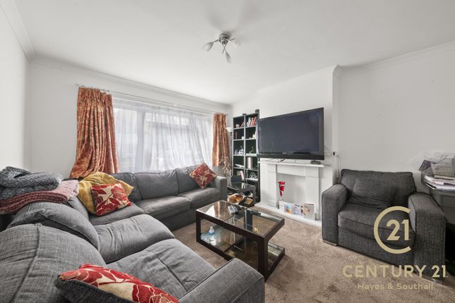 39, Regent Avenue, UXBRIDGE photo 2