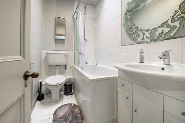 Flat 9, 35-37, Gratton Road, London photo 4