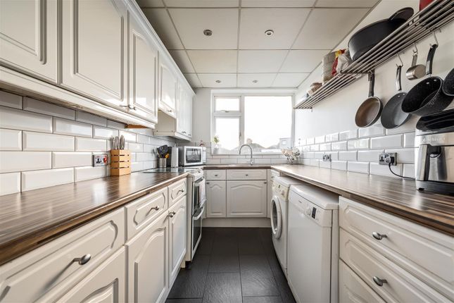 8, Onslow Close, Chingford photo 2