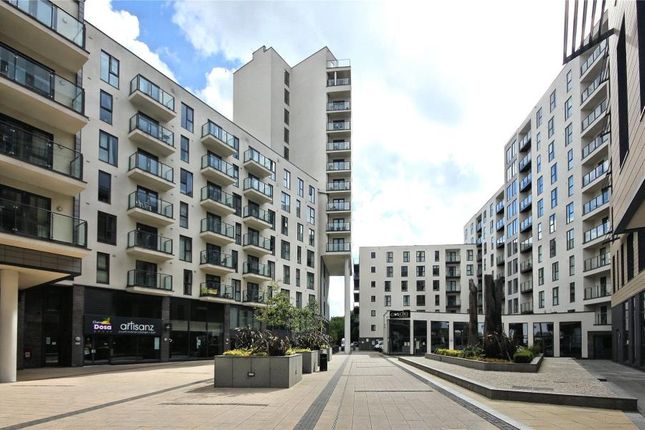 Flat to rent in Guildford Road, Woking