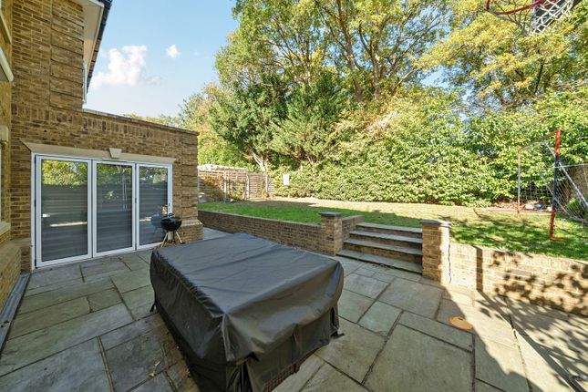 31, Fulmer Drive, Buckinghamshire photo 4
