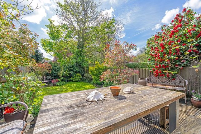 Flat for sale in Portsmouth Road, Thames Ditton