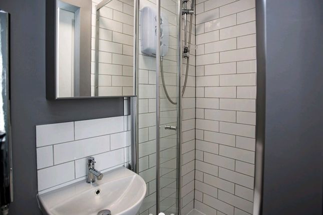 93 Parrin Lane, Manchester photo 4