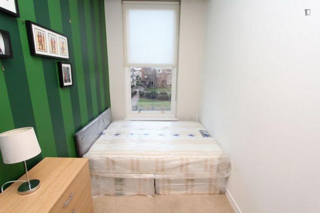 Thumbnail Room to rent in Birchfield Street, London