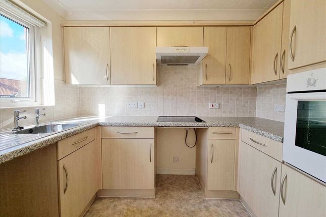 32, Moores Court, Sleaford photo 3