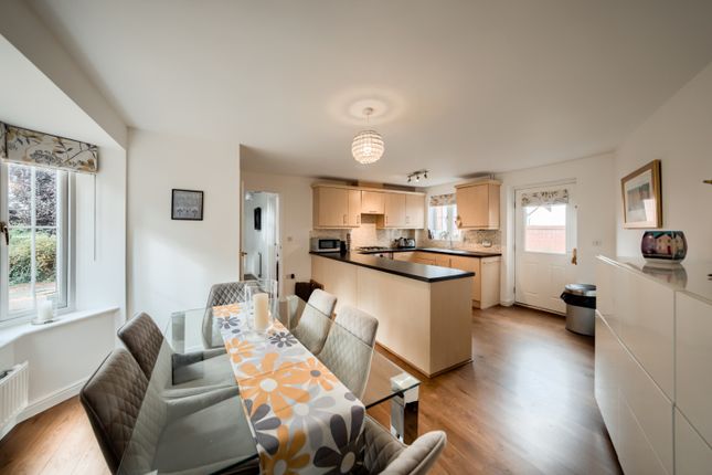 10, Griffith Close, Stratford-upon-Avon photo 4