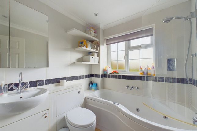 End terrace house for sale in Broadwood Close, Horsham