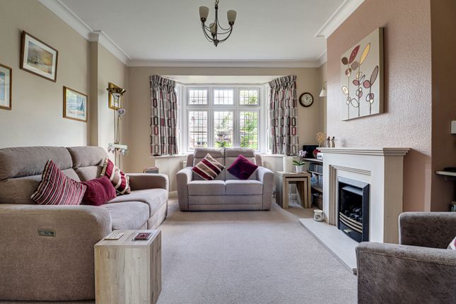 27, Woodland Drive, St Albans photo 4