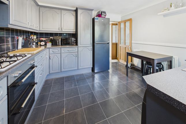 21, CHARNWOOD BANK, BATLEY photo 2