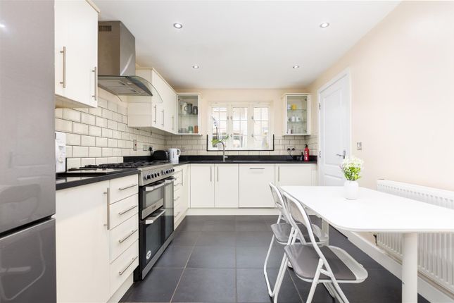 3, Gladstone Drive, Hitchin photo 2