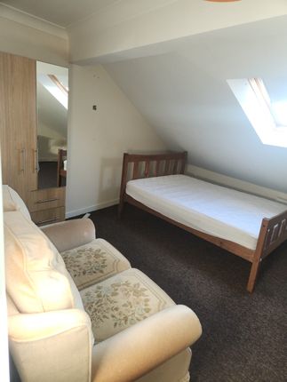 16A Wilson Street, Room 3