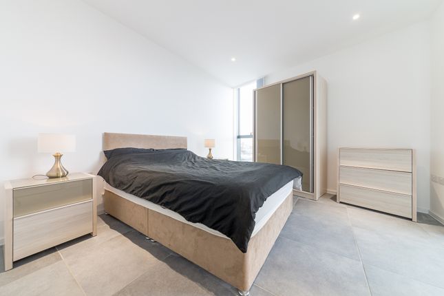 Flat to rent in Dollar Bay Point, 3 Dollar Bay Place, Canary Wharf, London