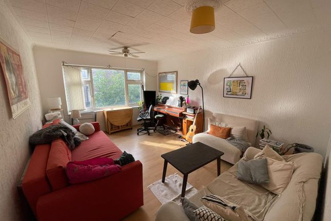 8, Baslow Walk, London photo 2