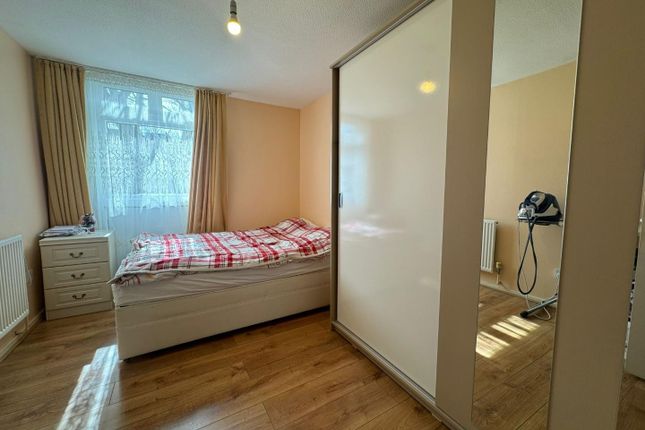 Flat 7c, Langham Road, London photo 4