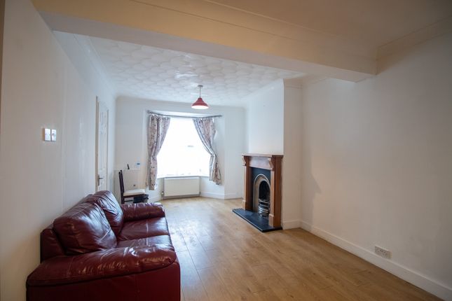 17, Connaught Road, Aldershot photo 3