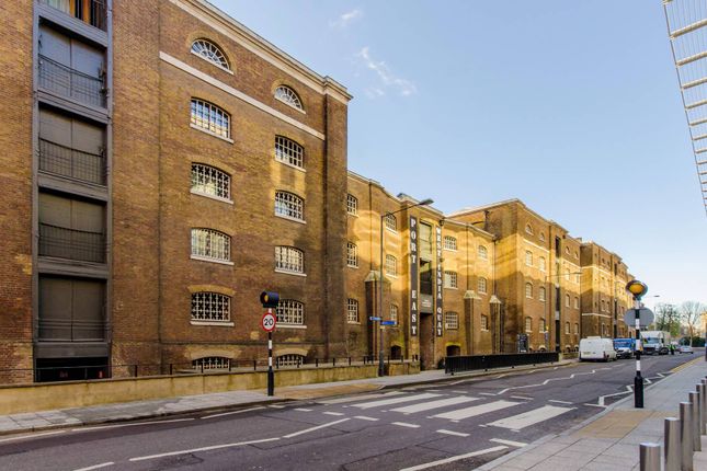 Flat to rent in Port East Apartments E14, Docklands, London,