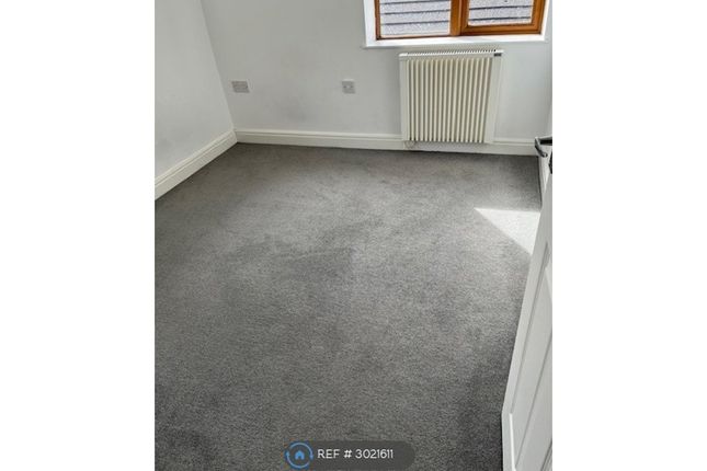 Flat, Saffron Lane, Leicester photo 4