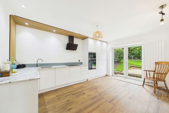 12 Marlowe Close, Torquay photo 4