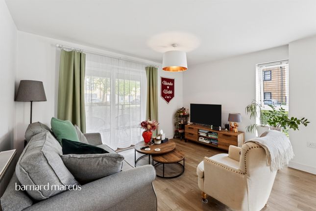 Flat 1, Taleorde House, 1, Tala Close, Surbiton photo 2