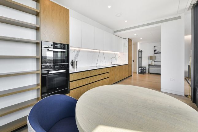 Flat to rent in Buckingham Gate, Westminster