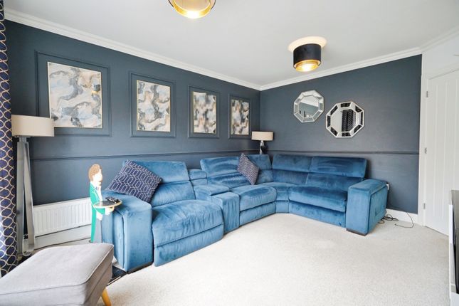 5, Rowan Drive, Burton-on-Trent photo 2