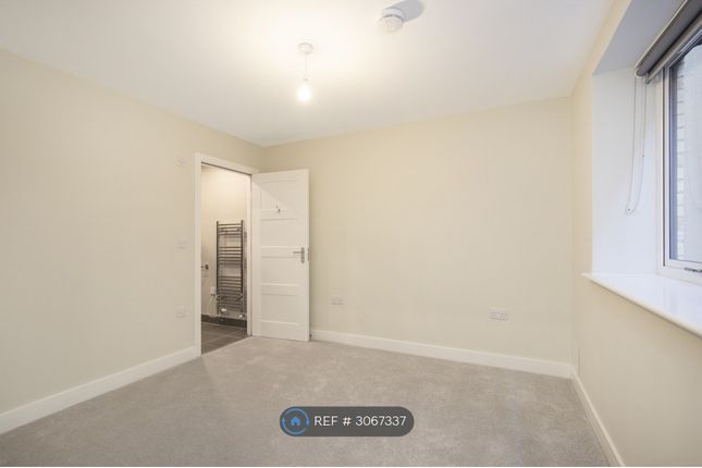 Flat   Finchley Lane, London photo 2
