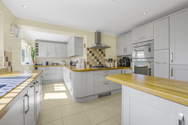 3, Alms Hill Crescent, Sheffield photo 2