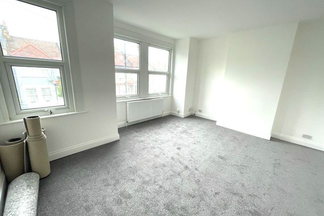 Thumbnail Flat to rent in Brantwood Road, London