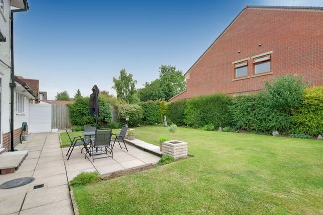 30 , Stoughton Drive North, Leicester photo 4