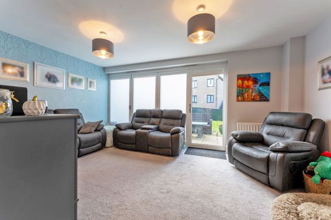 16, Kesteven Way, Corby photo 3