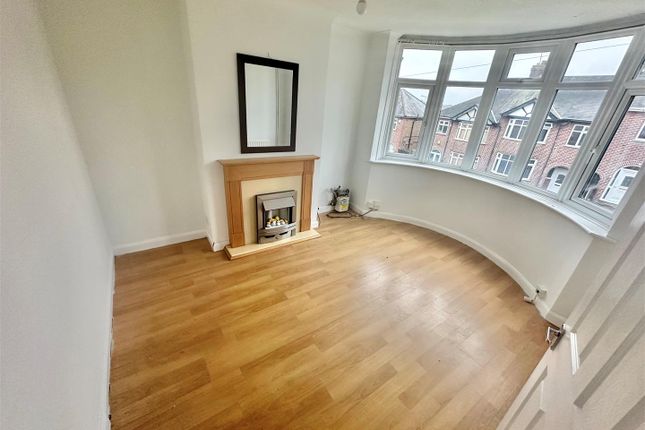 Thumbnail Semi-detached house to rent in Strathmore Avenue, Luton