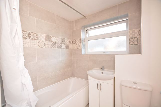 (LettsPay) 41, Pearl Gardens, Slough photo 5