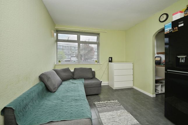 Amberry Court, HARLOW photo 5